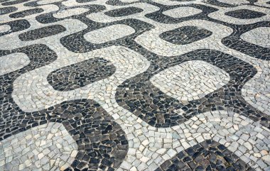 Siyah ve beyaz ikonik Mozaik, Portekizli kaldırım desen Ipanema Plajı, Rio de Janeiro eski tasarım tarafından