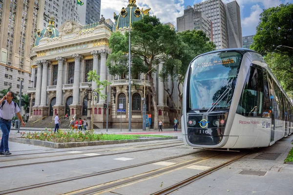 Municipal Tiyatrosu ve Rio de Janeiro hafif raylı sistem
