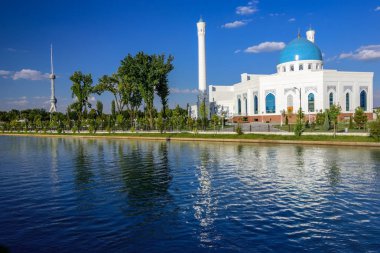 Beyaz Camii küçük, Taşkent, yeni yerler birini Ankhor kanal dolgu üzerinde şehrin yeni bölümünde yer alan