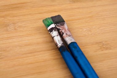 Seçici odak, görünümü boya fırça ahşap kartı kadar yakın