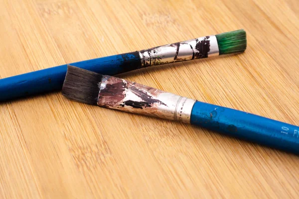 Seçici odak, görünümü boya fırça ahşap kartı kadar yakın