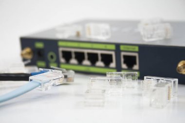 Seçici odak, ağ kablosu ve yönlendirici