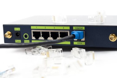 Seçici odak, ağ kablosu ve yönlendirici