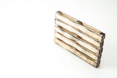 Beyaz arka plan üzerinde 6 inç ahşap palet