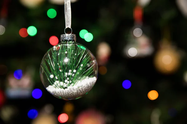 Foglia Pino Vetro Palla Ornamento Appeso Sull Albero Natale — Foto Stock