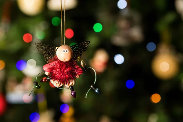 Ángel Con Adorno Luz Navidad Colgando Árbol Navidad Imagen de archivo