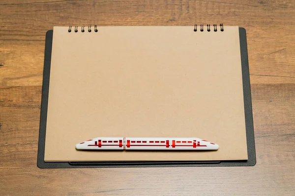 Blank Brown Paper Sheet Train Shape Pen — Stock Photo, Image