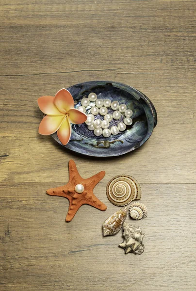 White Pearl Plumeria Flower Orange Starfish Wooden Table — Stock Photo, Image