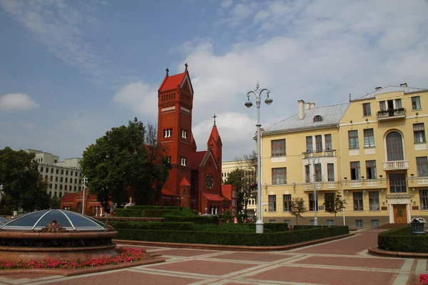Kostel svatých Šimona a Helena. Bělorusko, Minsk — Stock fotografie