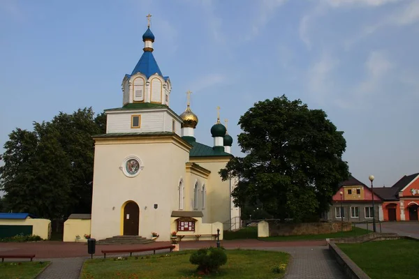 Храм Пресвятої Трійці в селі мир. Білорусь, Гродненська область — стокове фото