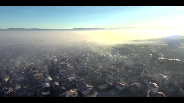 Havadan görüntüleri köy dağlar — Stok video