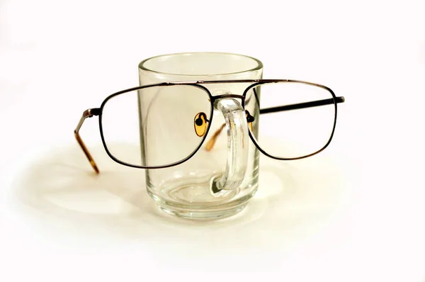 Окуляри Ручці Скляної Чашки Світлому Фоні — стокове фото