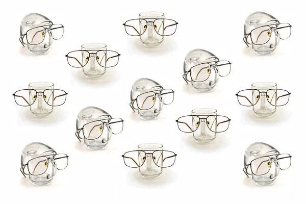 Γυαλιά Και Γυάλινα Σκεύη Λευκό Φόντο — Φωτογραφία Αρχείου