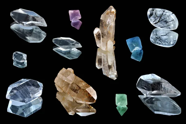 Kristallen Van Kwarts Kristal Een Spiegeloppervlak — Stockfoto