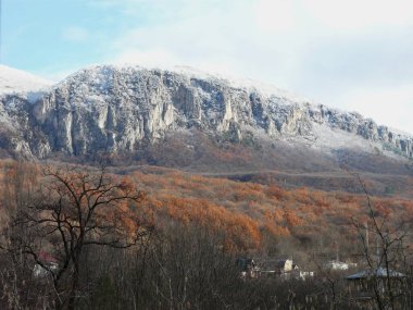 Kışın Kırım 'da Kırım' a kar yağıyor.