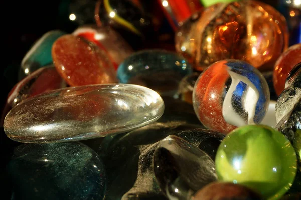 Flerfärgade Glas Glänsande Bollar Och Figurer För Smycken — Stockfoto
