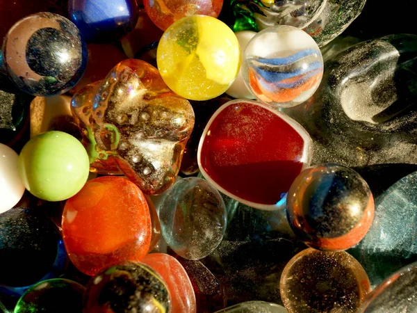 Flerfärgade Glas Glänsande Bollar Och Figurer För Smycken — Stockfoto