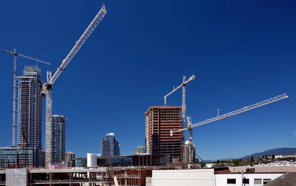 Bouw Van Een Nieuwe Wijk Van Hoogbouw Vier Bouw Kranen — Stockfoto