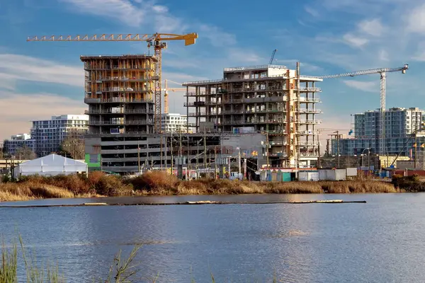 Bouw Van Een Nieuwe Hoogbouw Rivieroever Van Richmond Stad — Stockfoto