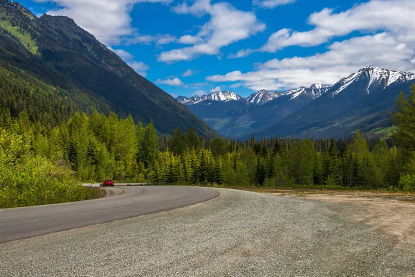 Autoroute Mer Ciel Une Voiture Descend Une Route Montagne Vers — Photo