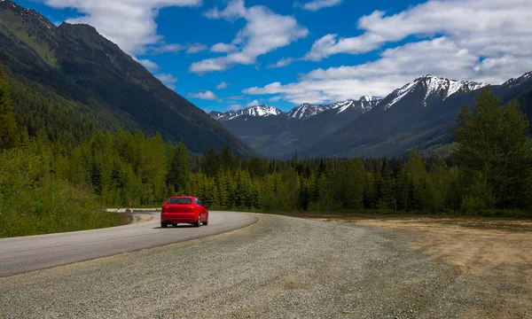 Autobahn Vom Meer Zum Himmel Ein Auto Fährt Eine Bergstraße — Stockfoto