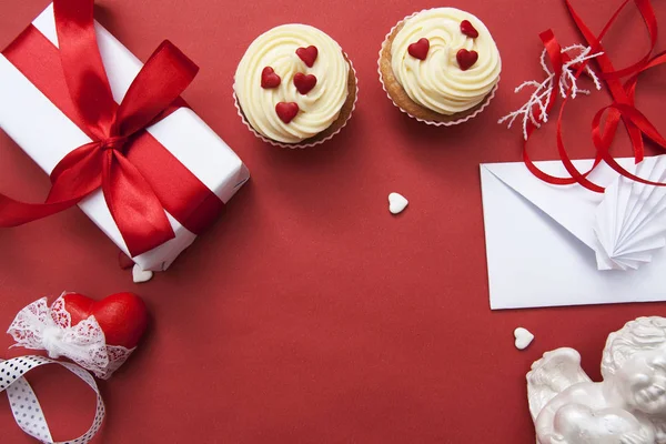 Presente, cupcakes, coração, envelope, anjo, fitas - Valentine 's da — Fotografia de Stock