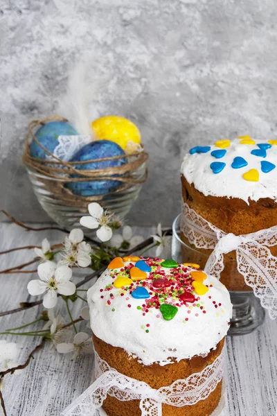 Easter cakes with colored powder in the shape of hearts and colo — 스톡 사진