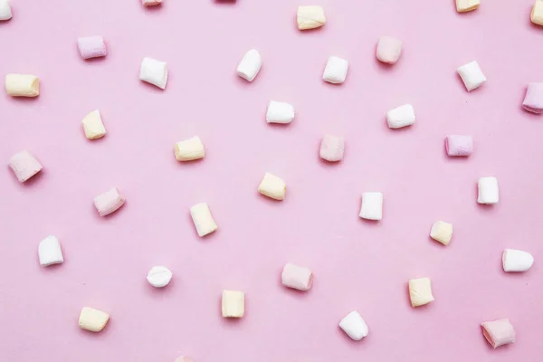 Marshmallow on pink background. Marshmallow pastel pattern — Stock Photo, Image