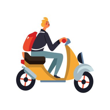 Motosikletli sırt çantalı genç adam. 