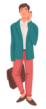 İş adamı, takım elbiseli yetişkin bir adam telefonla konuşuyor, yaşlanıyor ya da izole edilmiş bir erkek karakter vektörü olarak yaşlanıyor. Elinde evrak çantası olan şık giysili bir adam. Ömür boyu sahne, kariyer kurma adımı.