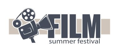 Yaz film festivali, izole edilmiş, makaralı ve projektörlü pankart, kamera ve çekim. Sinemada sahne ışığı, film gösterimi için film şeridi. Hafta sonları hobi ve boş zaman, düz stil vektörü