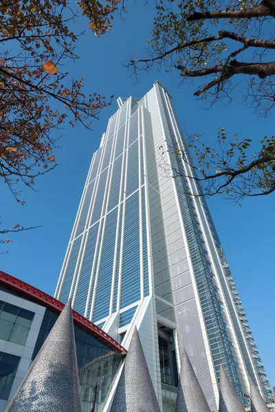 O Edifício Sakishima do Governo da Província de Osaka, ou Torre Cosmo . — Fotografia de Stock