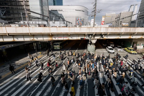 Pendlare på Osaka Station. — Stockfoto