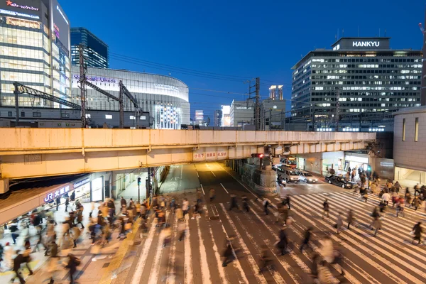 Pendolari alla stazione di Osaka . — Foto Stock