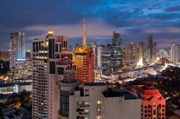 Makati manzarası, Metro Manila, Filipinler. — Stok fotoğraf