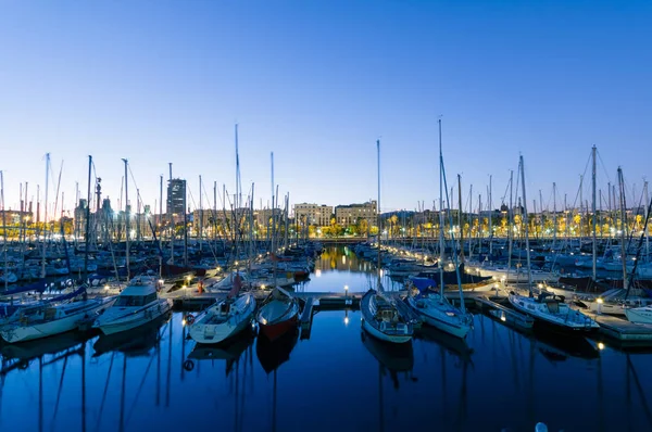 Port Vell em Barcelona, Espanha . — Fotografia de Stock