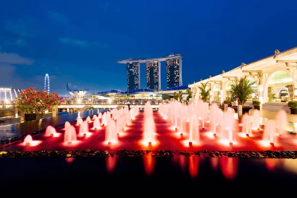 Singapore skyline 's nachts. — Stockfoto
