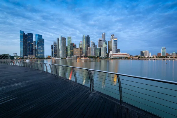 Skyline Singapura na baía de Marina . — Fotografia de Stock