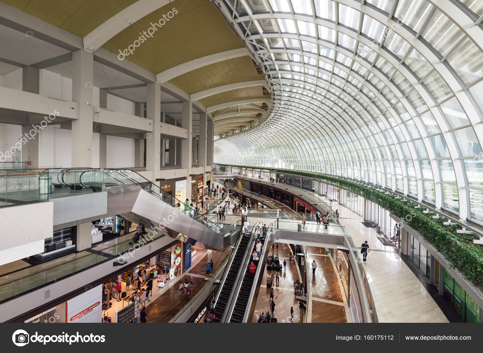 滨海湾金沙购物商城新加坡. —— 库存社论照片© fazon1 #160175112