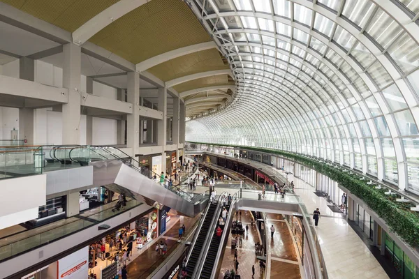 マリーナ ・ ベイ ・ サンズ シンガポール ショッピング モール. — ストック写真