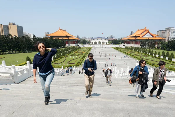 Taipei Tchaj Wan Dubna 2017 Návštěvníci Chiang Kai Shek Memorial — Stock fotografie