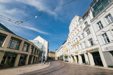Schwerin, Almanya - 10 Eylül 2017: Marienplatz Schwerin eski şehir içinde genel bakış. (Marienplatz Schwerin ana kare olduğunu.