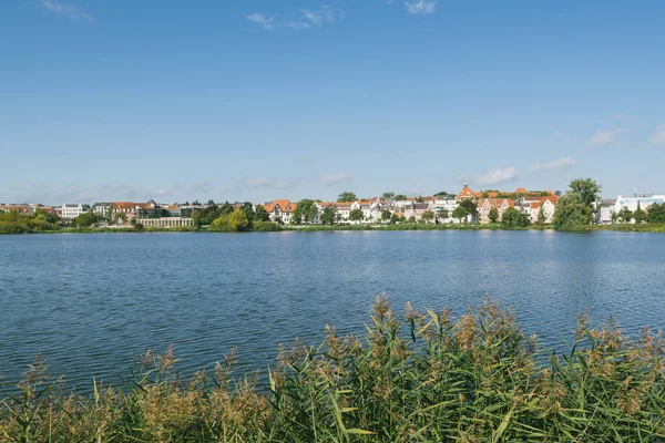 Schwerin Germania Settembre 2017 Lago Schwerin Schwerin City Skyline Lontananza — Foto Stock