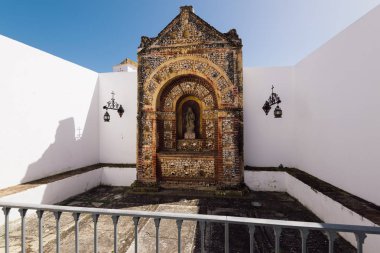 Faro - Portekiz, 4 Nisan 2018: Old Town, Faro, Algarve, Portekiz Se Cathedral (Faro katedral) kemik Chapel.