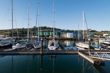 Albufeira, Portekiz - 14 Nisan: lüks yatların ve teknelere Albufeira Marina, Albufeira, Algarve, Portekiz 
