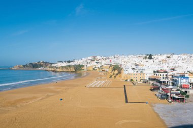 Albufeira, Portekiz - 16 Nisan:, Panoramik Algarve, Portekiz eski kasaba Albufeira şehirde. Albufeira, Portekiz Güney Algarve bölgesinde kıyı bir şehirdir. 