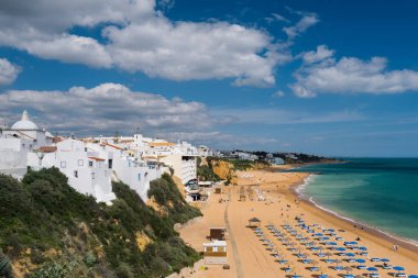 Panoramik Algarve, Portekiz eski kasaba Albufeira şehir. Albufeira, Portekiz Güney Algarve bölgesinde kıyı bir şehirdir. 