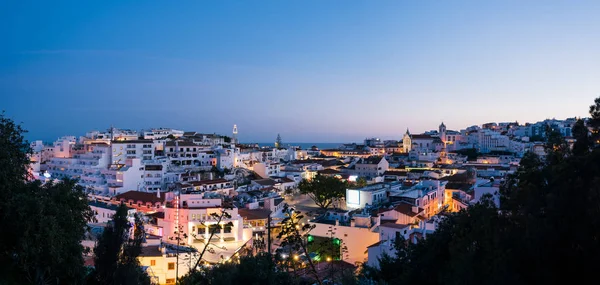 Panorámica Vista Nocturna Del Casco Antiguo Ciudad Albufeira Algarve Portugal — Foto de Stock