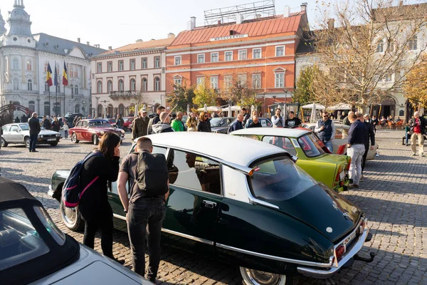 Cluj Napoca Rumania Oct 2019 Visitantes Desfile Otoño Retro Mobile — Foto de Stock