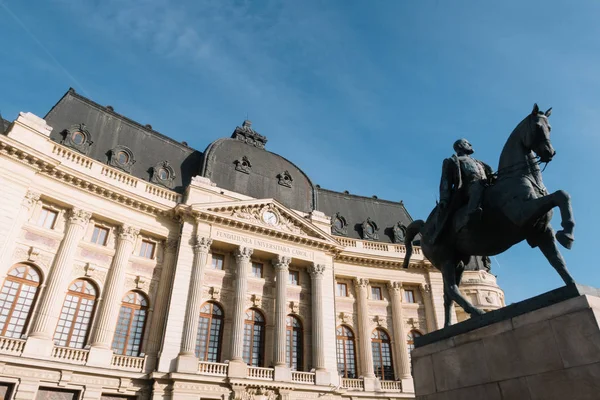 Bucharest Румунія Грудня 2019 Центральна Університетська Бібліотека Бухареста Статуя Короля — стокове фото
